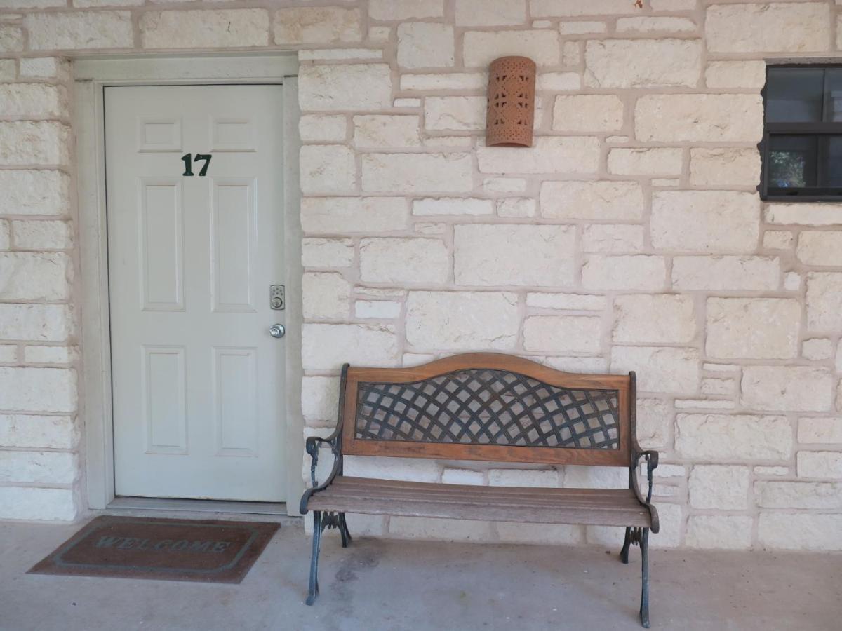 Wimberley Inn & Bar Екстериор снимка