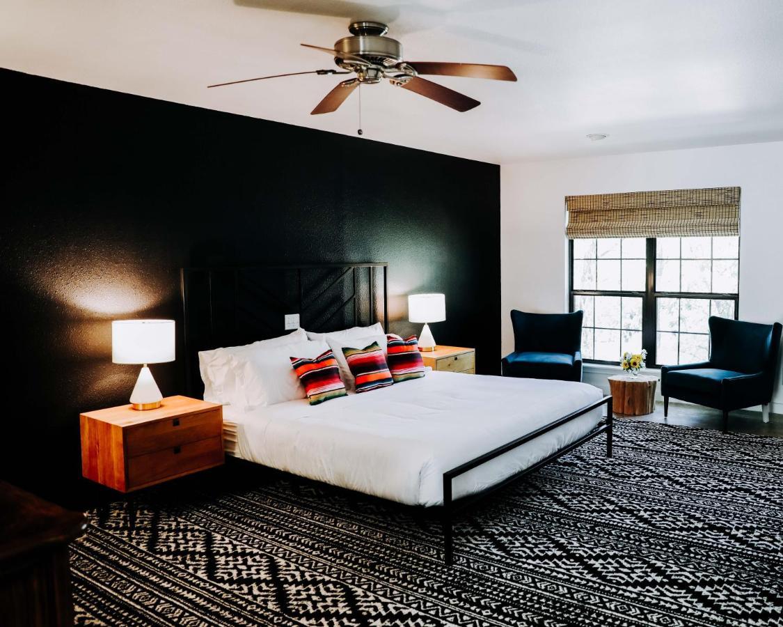 Wimberley Inn & Bar Екстериор снимка