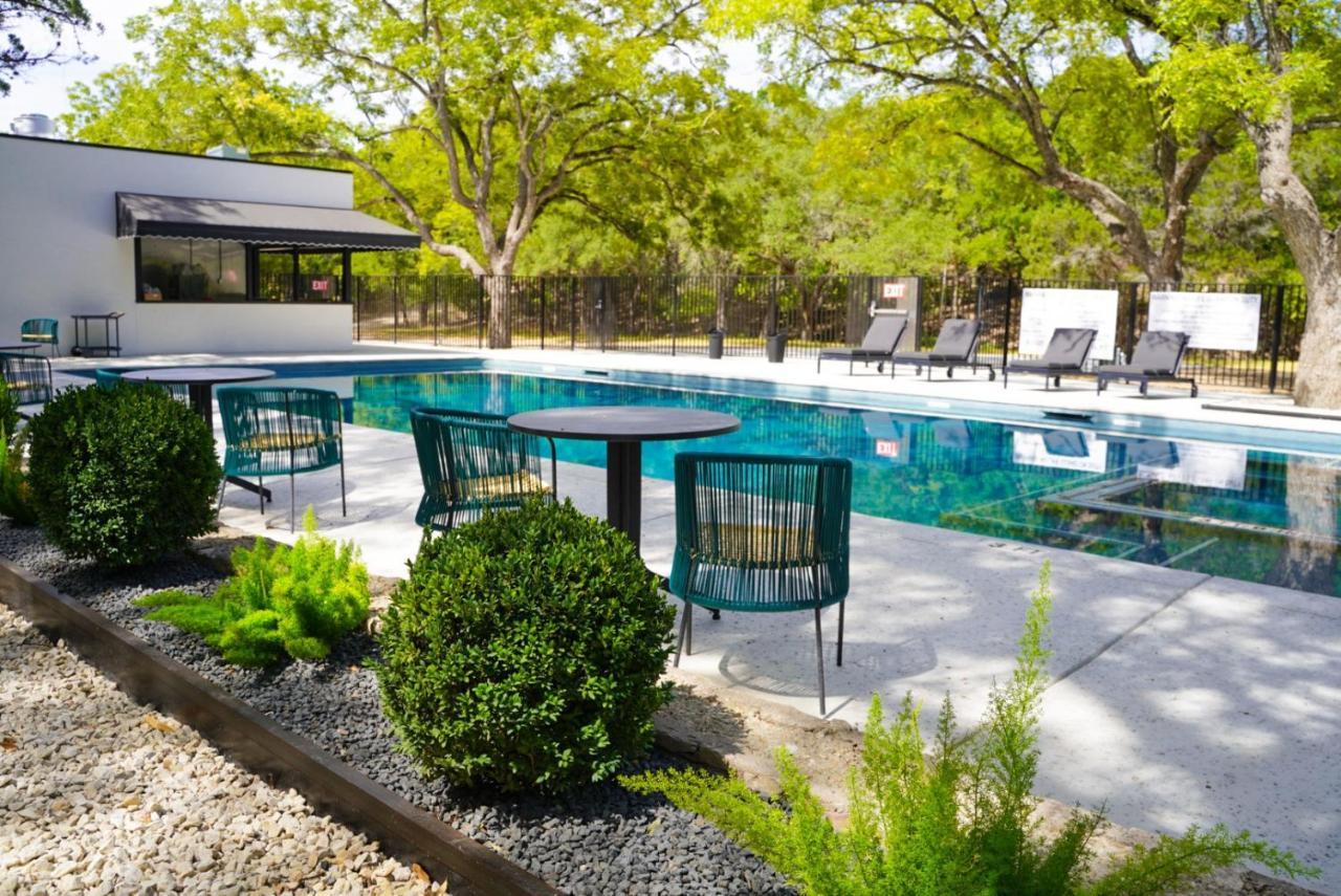 Wimberley Inn & Bar Екстериор снимка